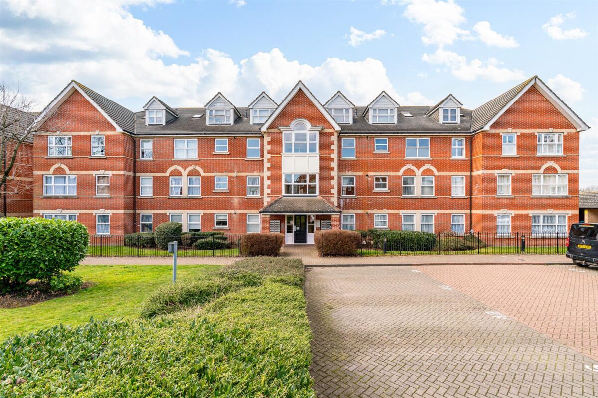 Cobham Close, Enfield