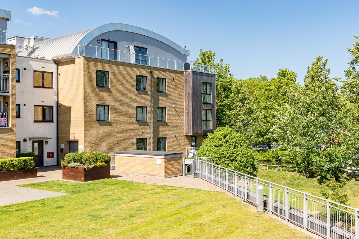 Smeaton Court, Hertford
