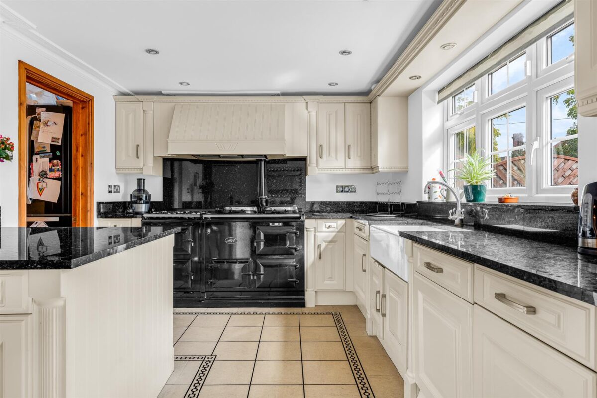 High Wood Road, Hoddesdon