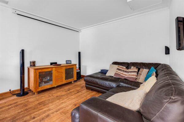 High Wood Road, Hoddesdon