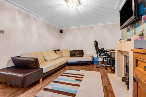 High Wood Road, Hoddesdon