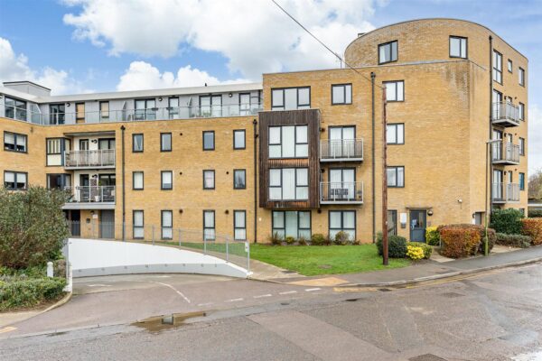 Smeaton Court, Hertford