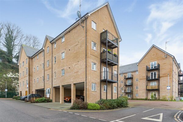 Arnold Close, Hertford