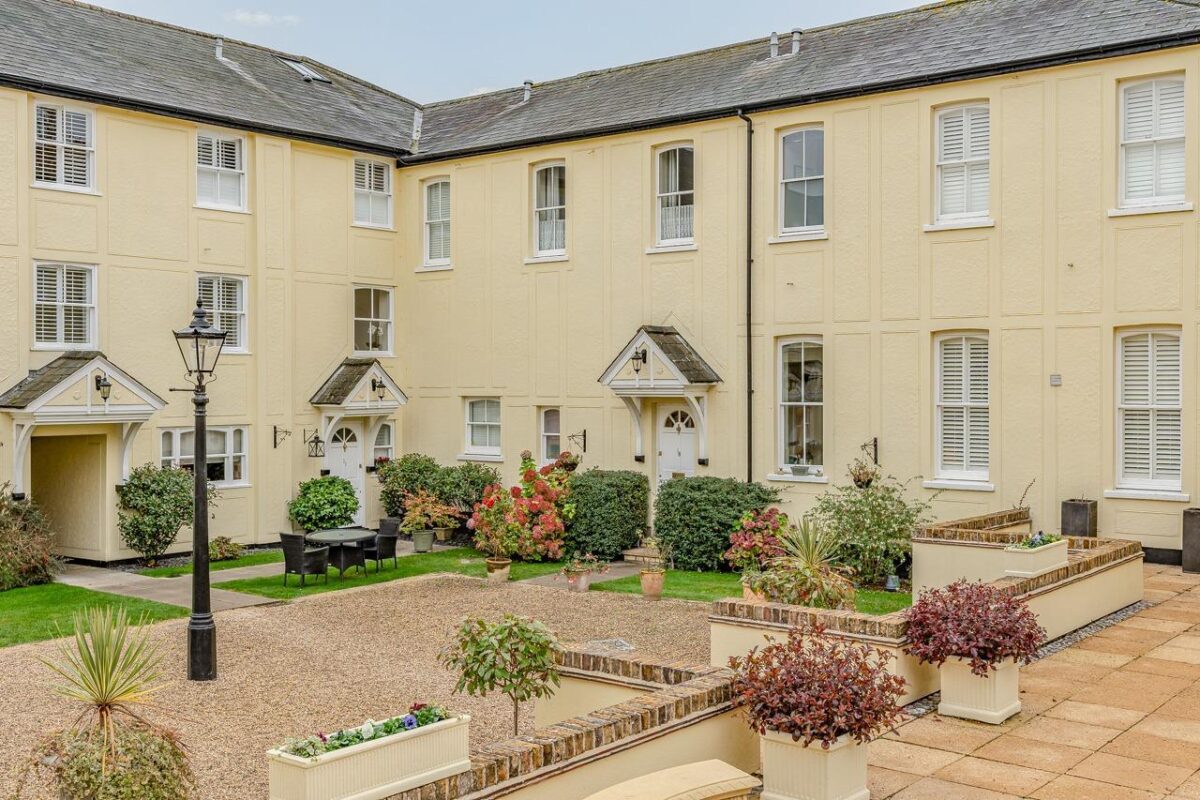 Courtyard Mews, Chapmore End, Ware