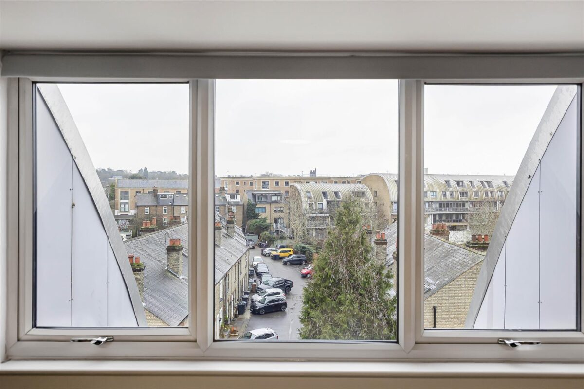 Smeaton Court, Hertford