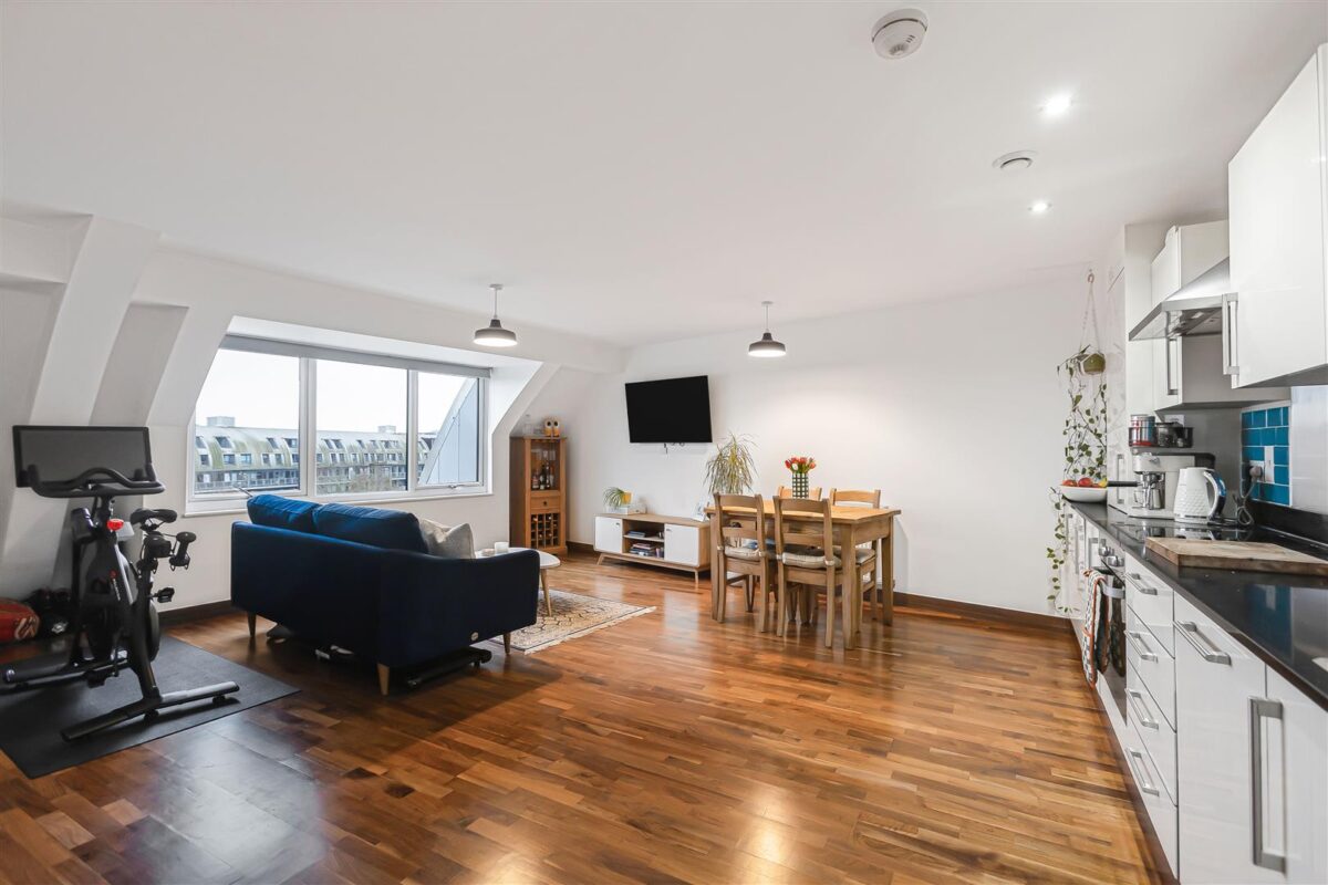 Smeaton Court, Hertford