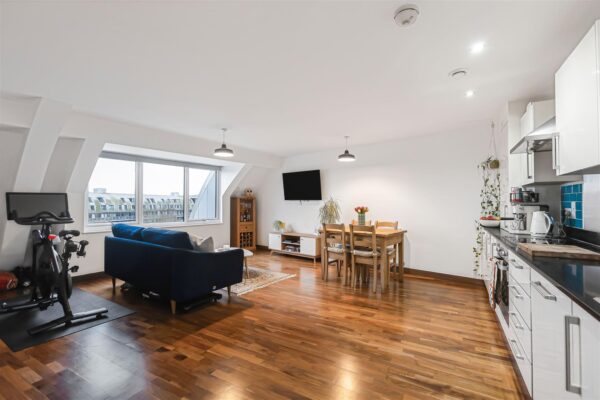 Smeaton Court, Hertford