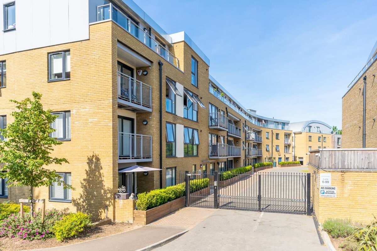 Smeaton Court, Hertford