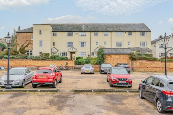 Courtyard Mews, Chapmore End, Ware
