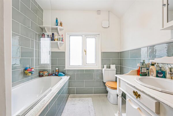 High Road, Waterford, Hertford