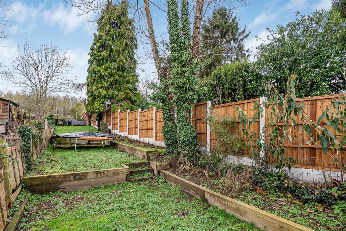 High Road, Waterford, Hertford