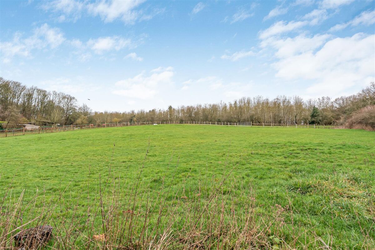 High Road, Waterford, Hertford