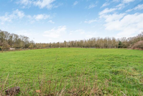 High Road, Waterford, Hertford