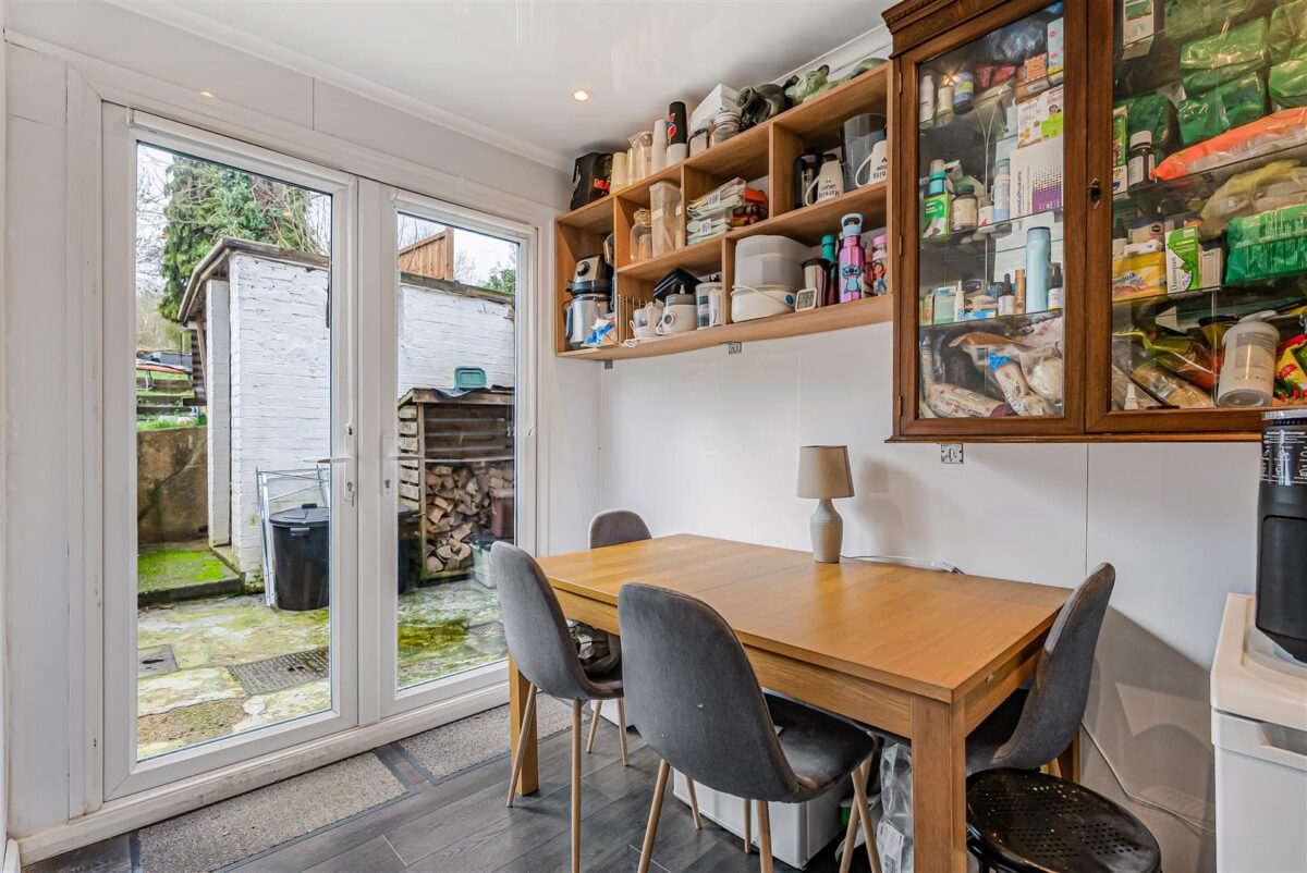 High Road, Waterford, Hertford