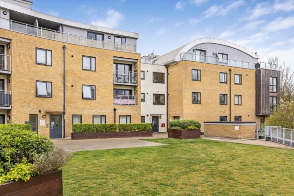 Smeaton Court, Hertford