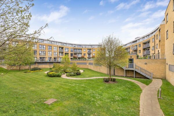 Smeaton Court, Hertford