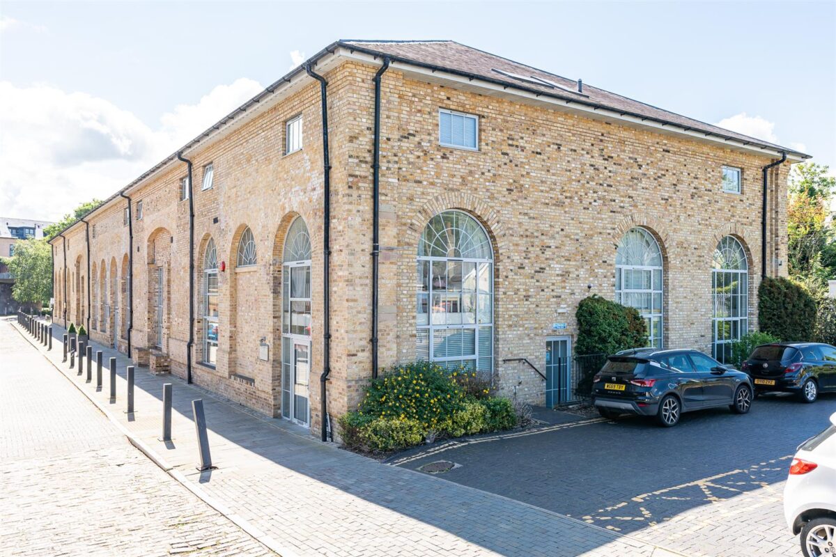 Station Road, Ware, SG12