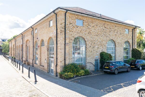 Station Road, Ware, SG12