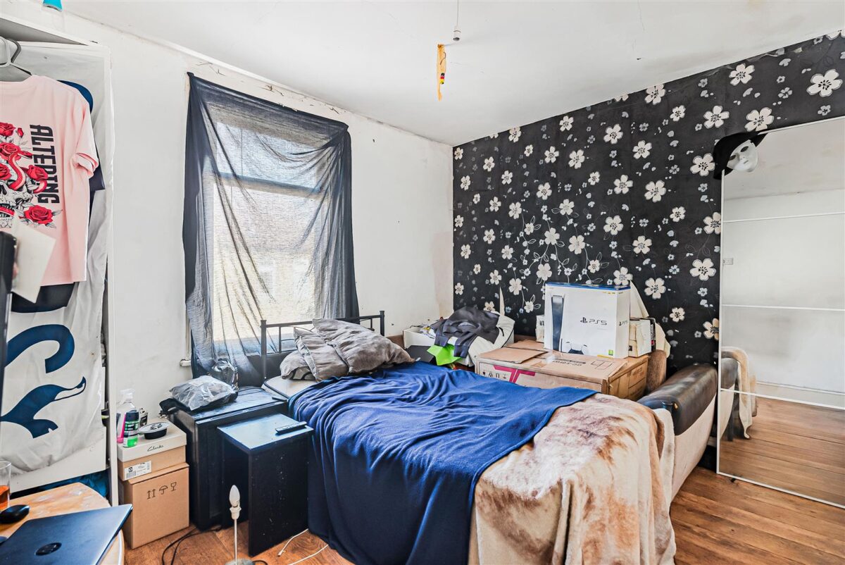 Cadmore Lane, Cheshunt, EN8