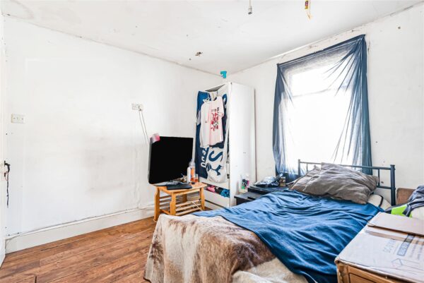 Cadmore Lane, Cheshunt, EN8