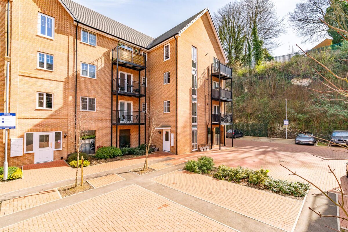 Arnold Close, Hertford, SG13