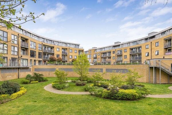 Smeaton Court, Hertford, SG13