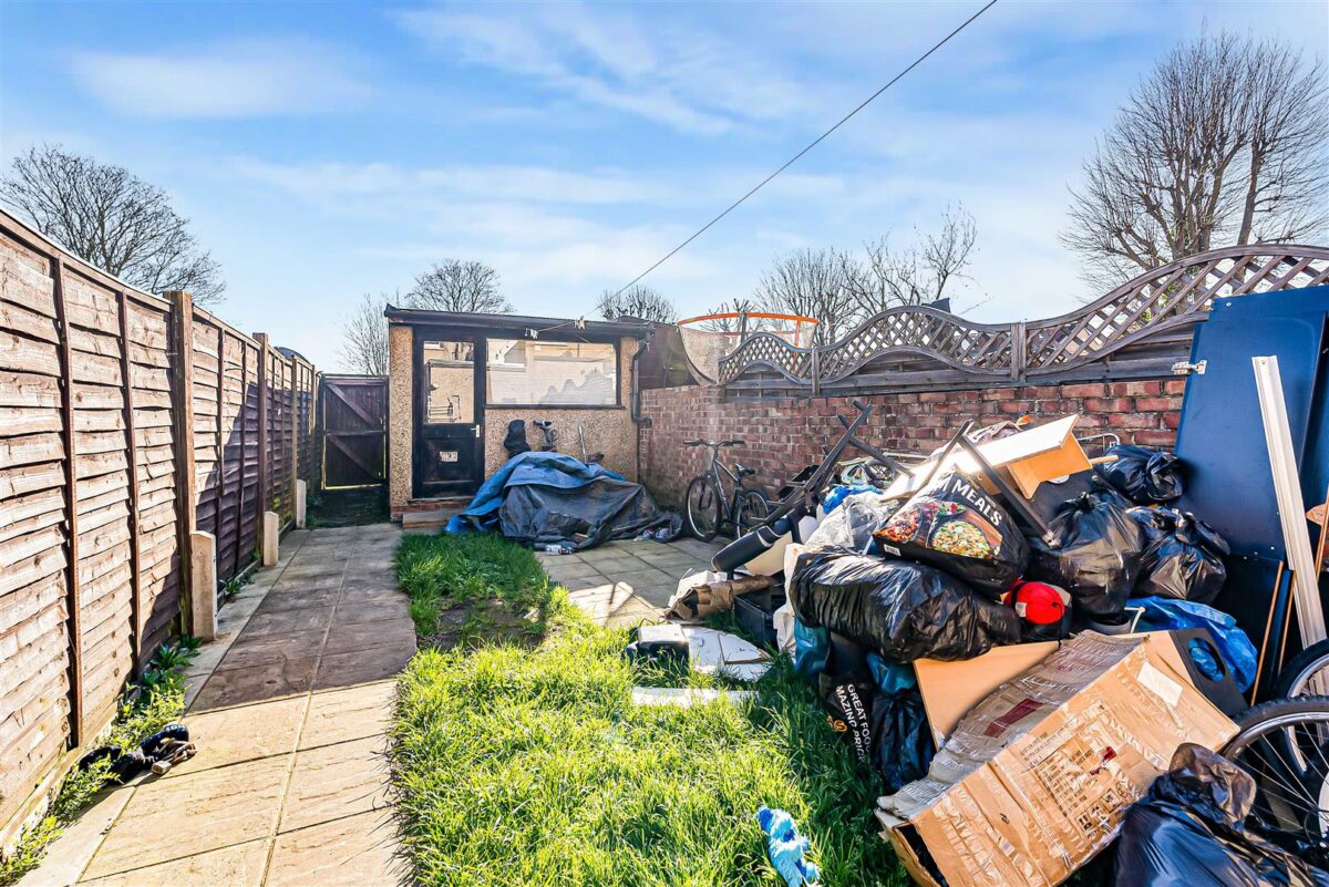 Cadmore Lane, Cheshunt, EN8