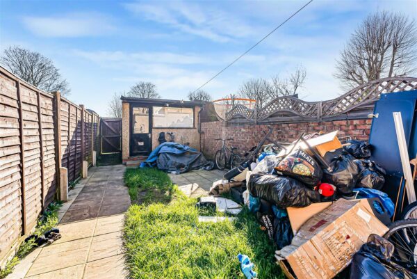 Cadmore Lane, Cheshunt, EN8