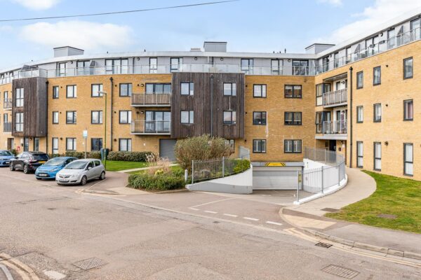 Smeaton Court, Hertford, SG13