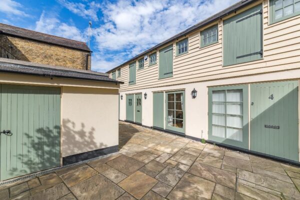 Maidenhead Yard, Hertford, SG14