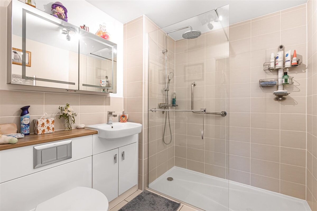 Hale Road, Hertford, SG13