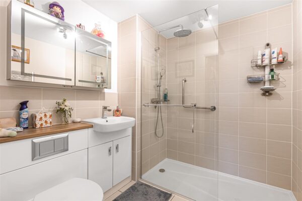 Hale Road, Hertford, SG13