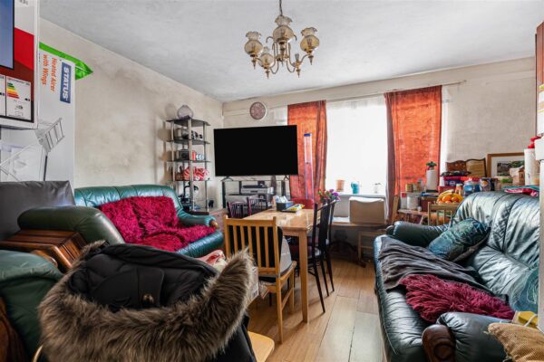 Manor Court, Enfield, EN1