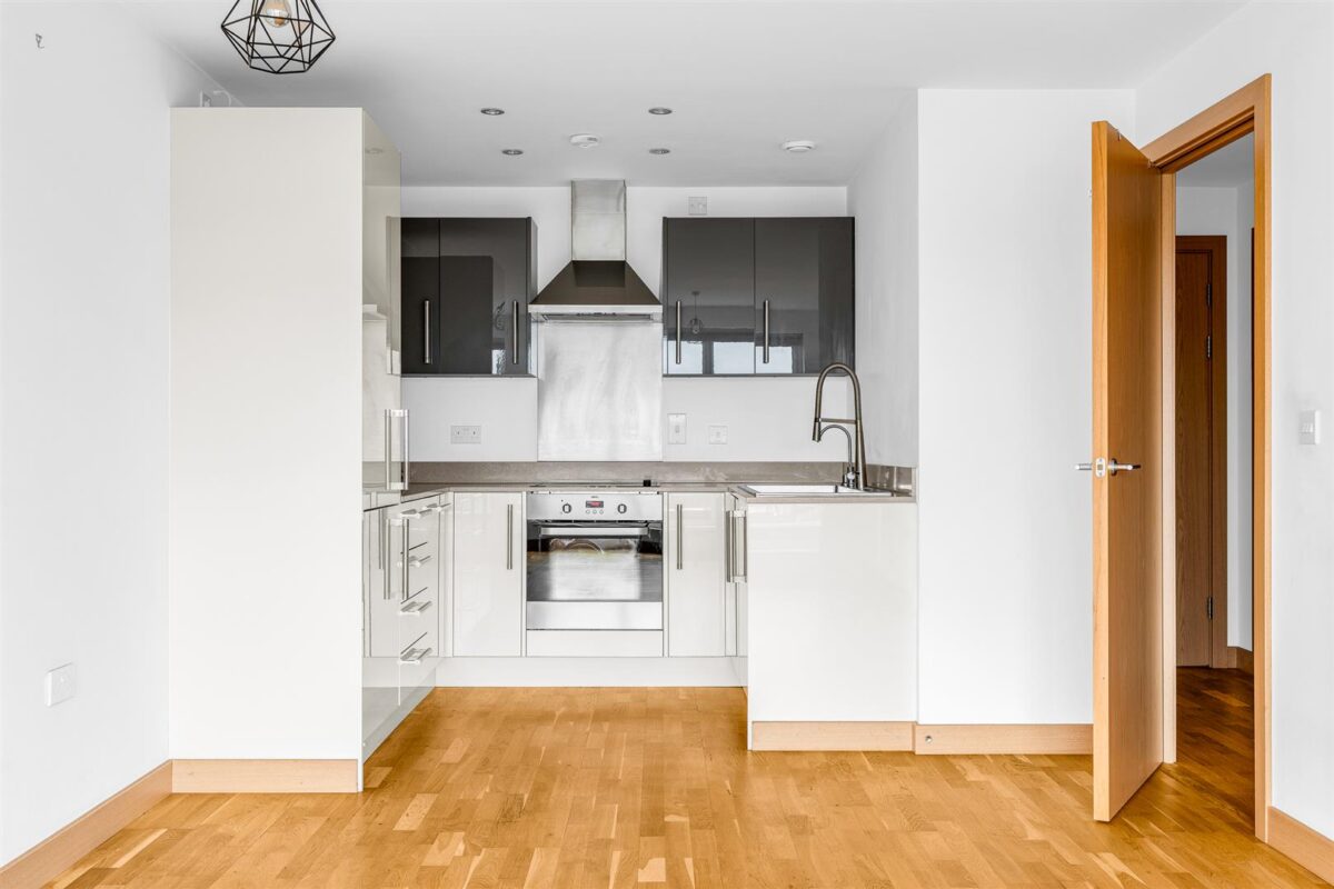 Smeaton Court, Hertford, SG13