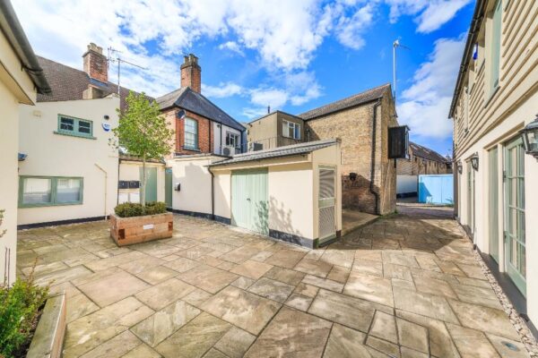 Maidenhead Yard, Hertford, SG14