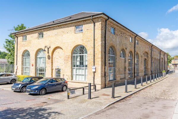 Station Road, Ware, SG12