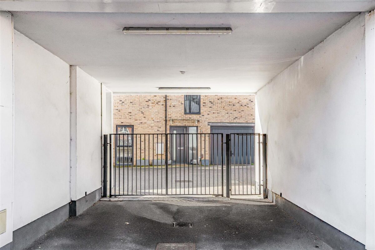 North Road, Hertford, SG14