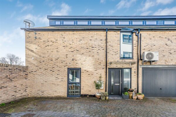 North Road, Hertford, SG14