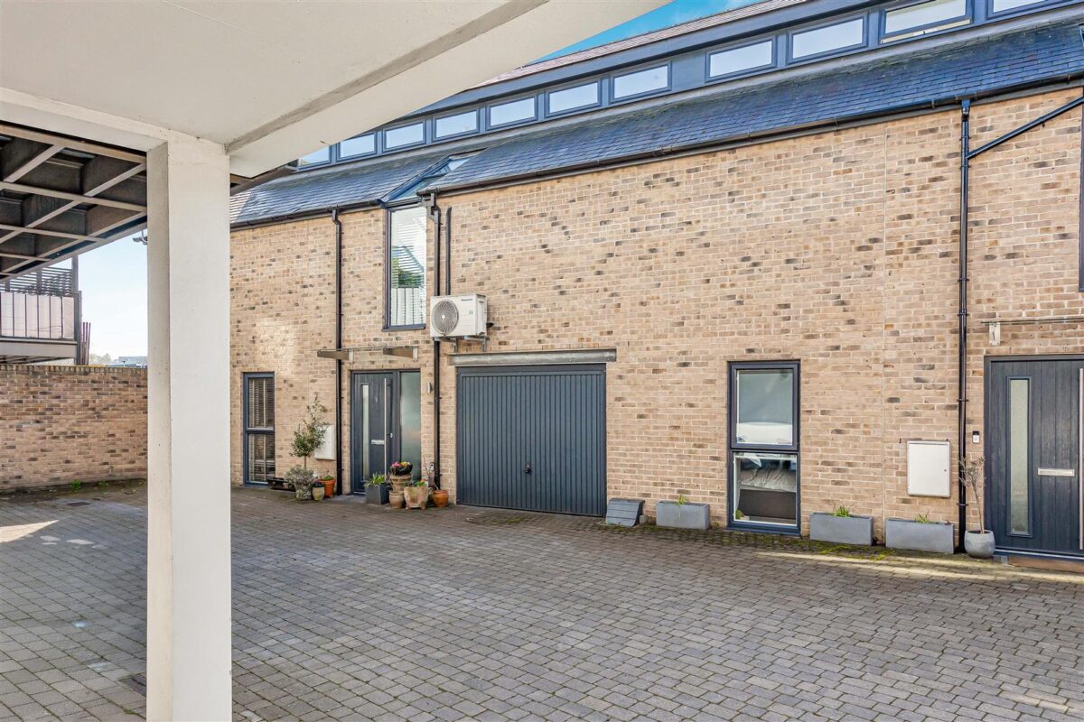 North Road, Hertford, SG14