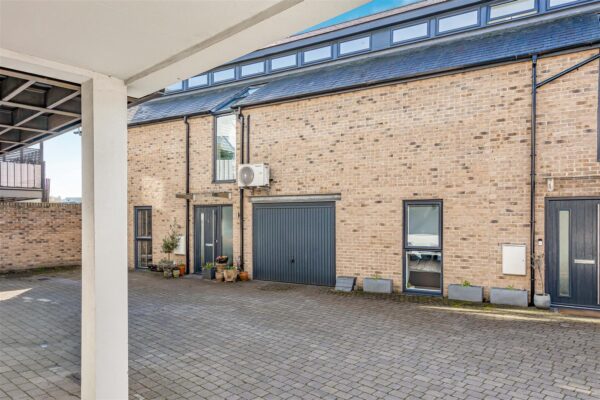 North Road, Hertford, SG14