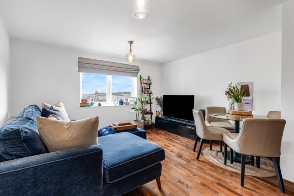 Smeaton Court, Hertford, SG13