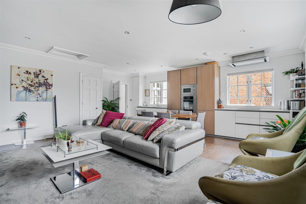 Shepherd Suite, Hamels Park