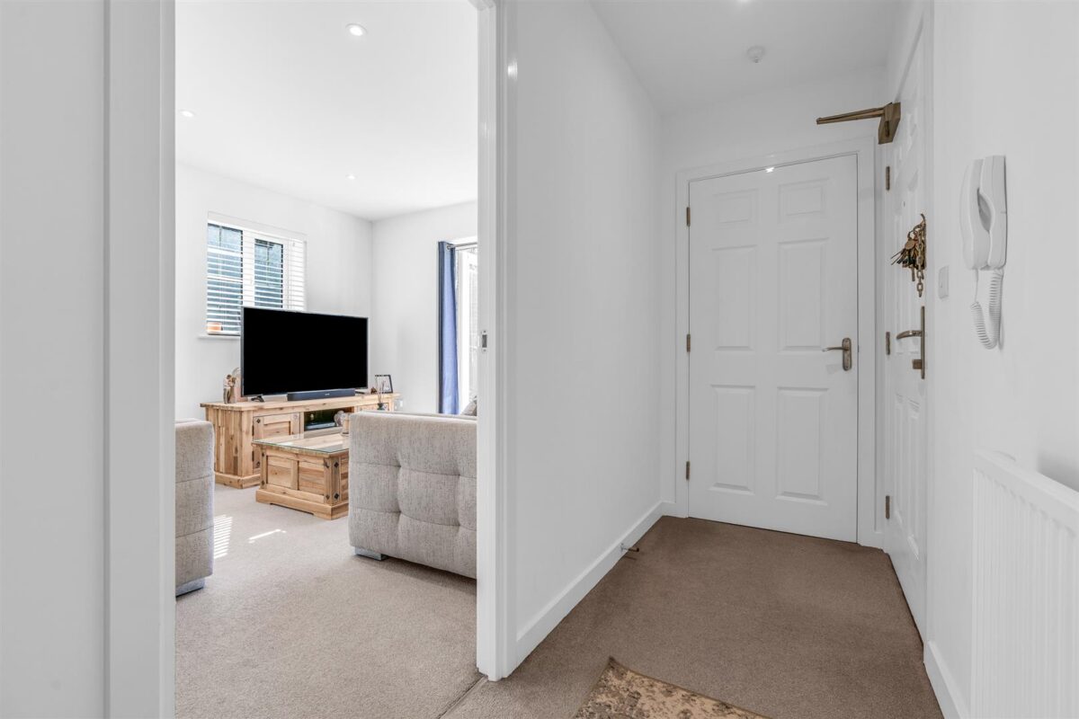 Arnold Close, Hertford, SG13