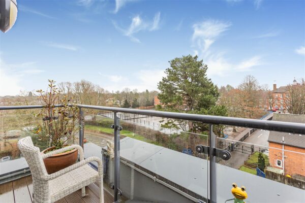 Hale Road, Hertford, SG13