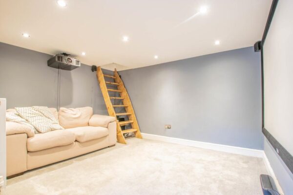 North Road, Hertford, SG14