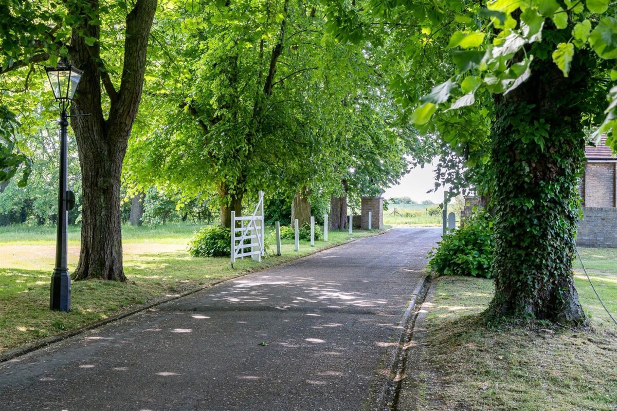 Crouchfield, Chapmore End, Ware