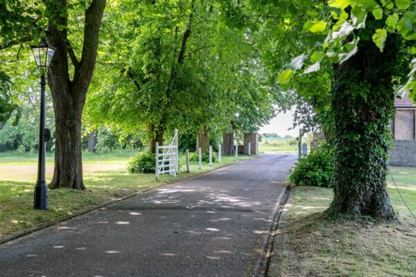 Crouchfield, Chapmore End, Ware