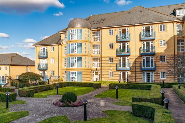 Newland Gardens, Hertford, SG13