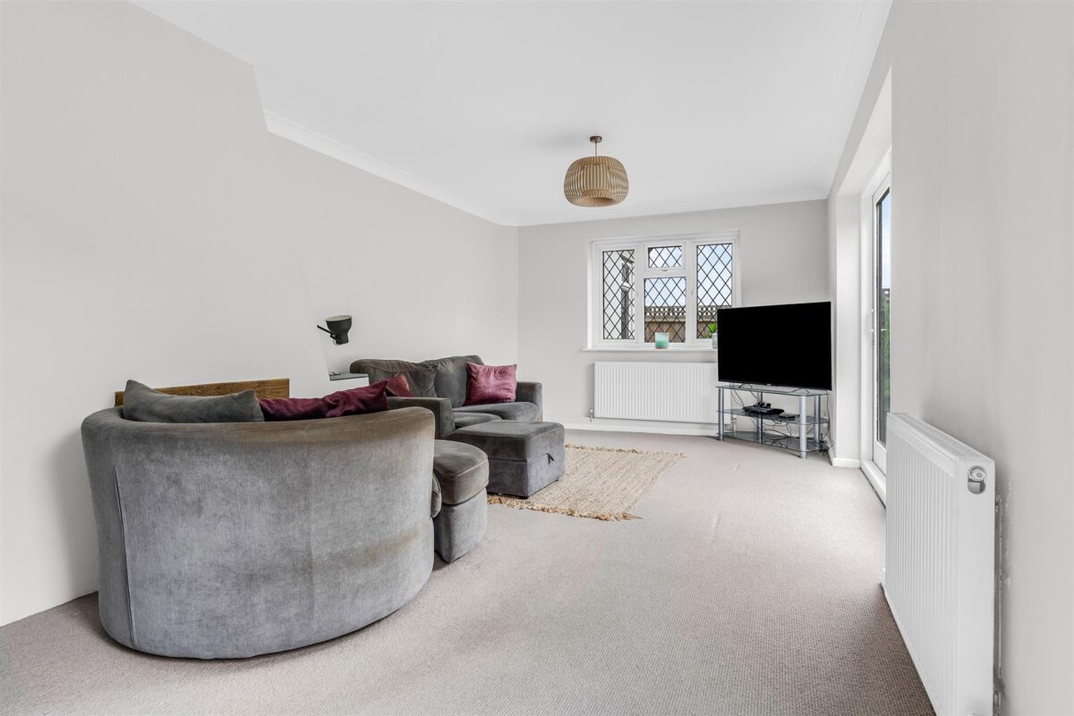 Thele Avenue, Stanstead Abbotts, SG12