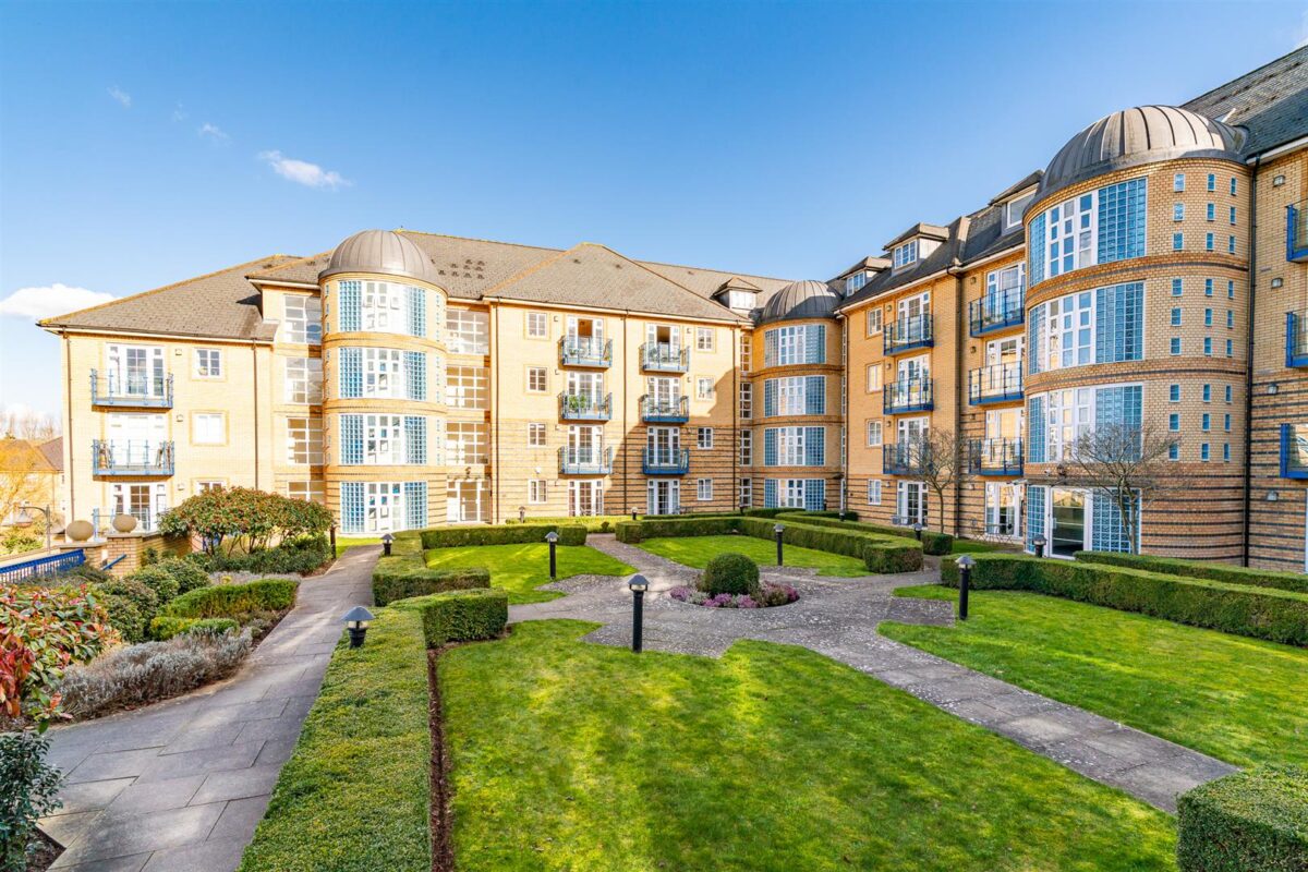 Newland Gardens, Hertford, SG13